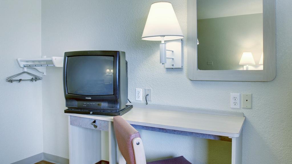 Motel 6 Manhattan Kansas Habitación foto