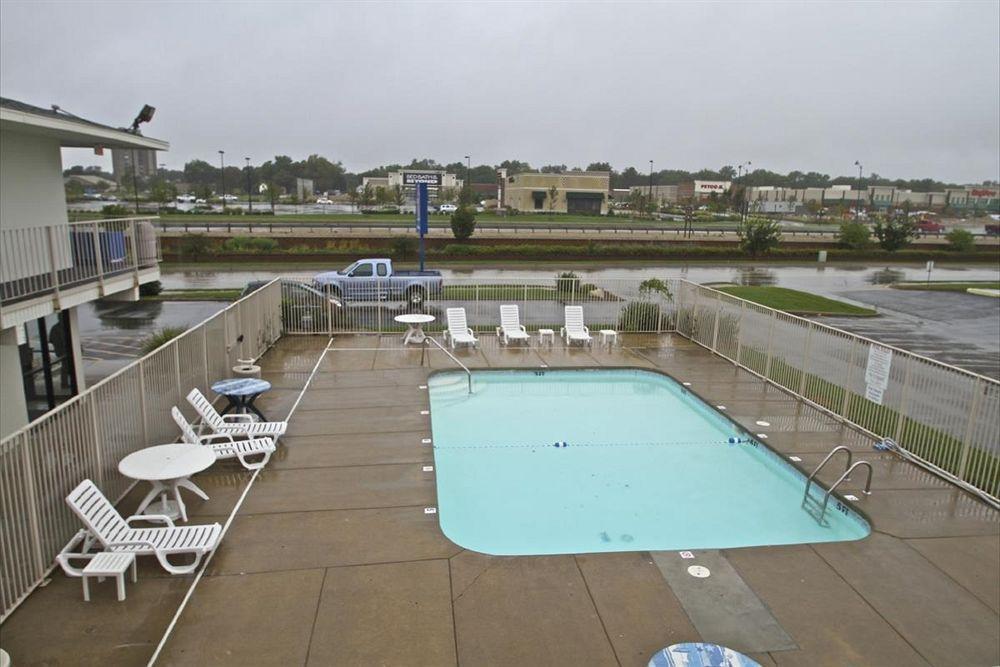 Motel 6 Manhattan Kansas Exterior foto